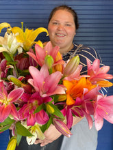 Load image into Gallery viewer, Summer Abundance Flower Arranging Workshop at Ghost River Brewing