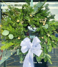 Load image into Gallery viewer, Evergreen Wreaths
