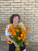 Load image into Gallery viewer, Summer Abundance Flower Arranging Workshop at Ghost River Brewing
