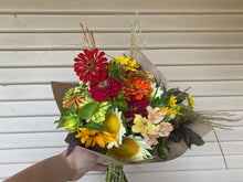 Load image into Gallery viewer, Pick Your Week: Full Season Bouquet Subscription
